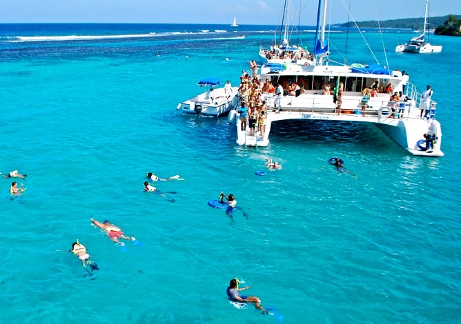 Party catamaran